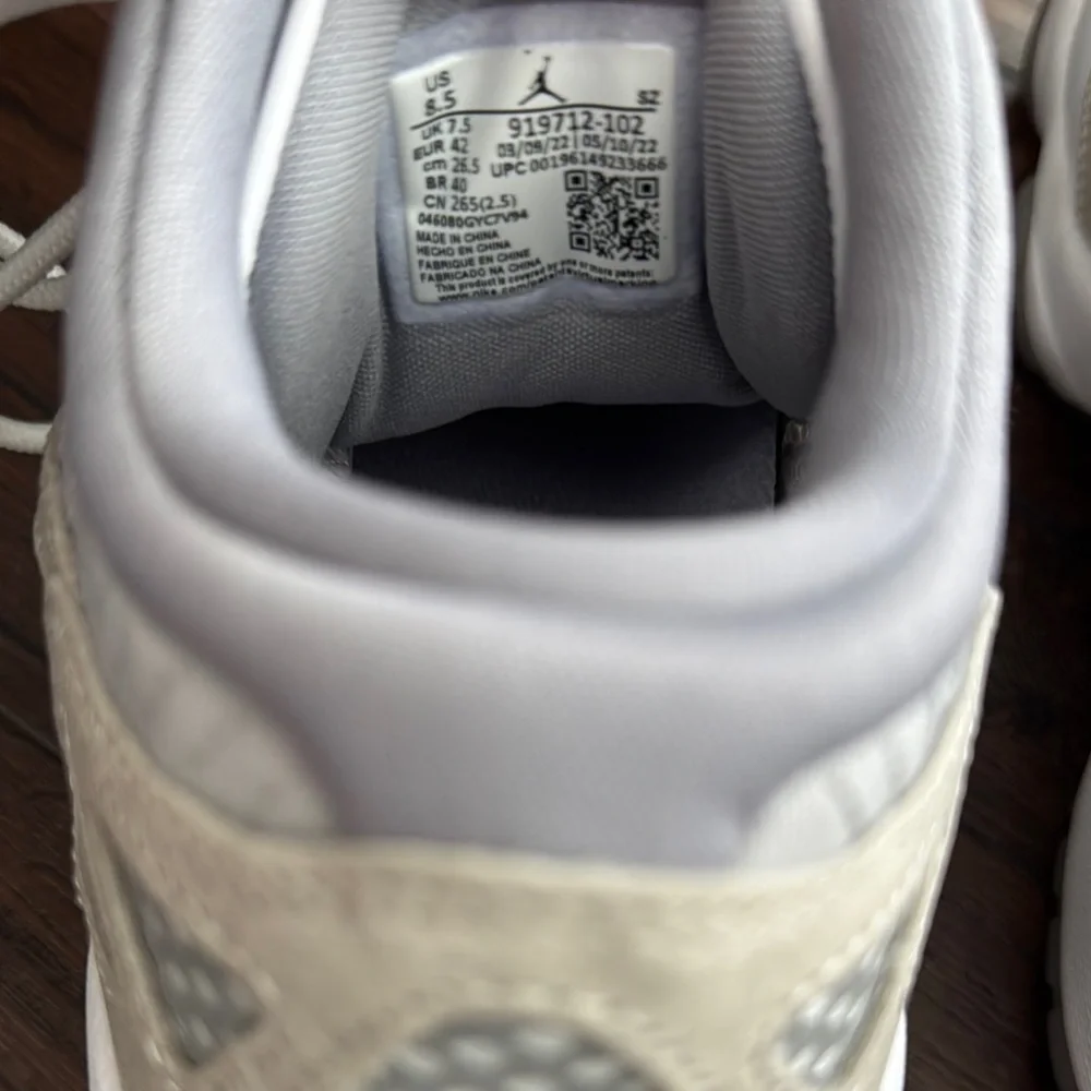 Jordan Men’s Size 8.5 Air 11 Retro Low Sneakers just few marks on right foot.